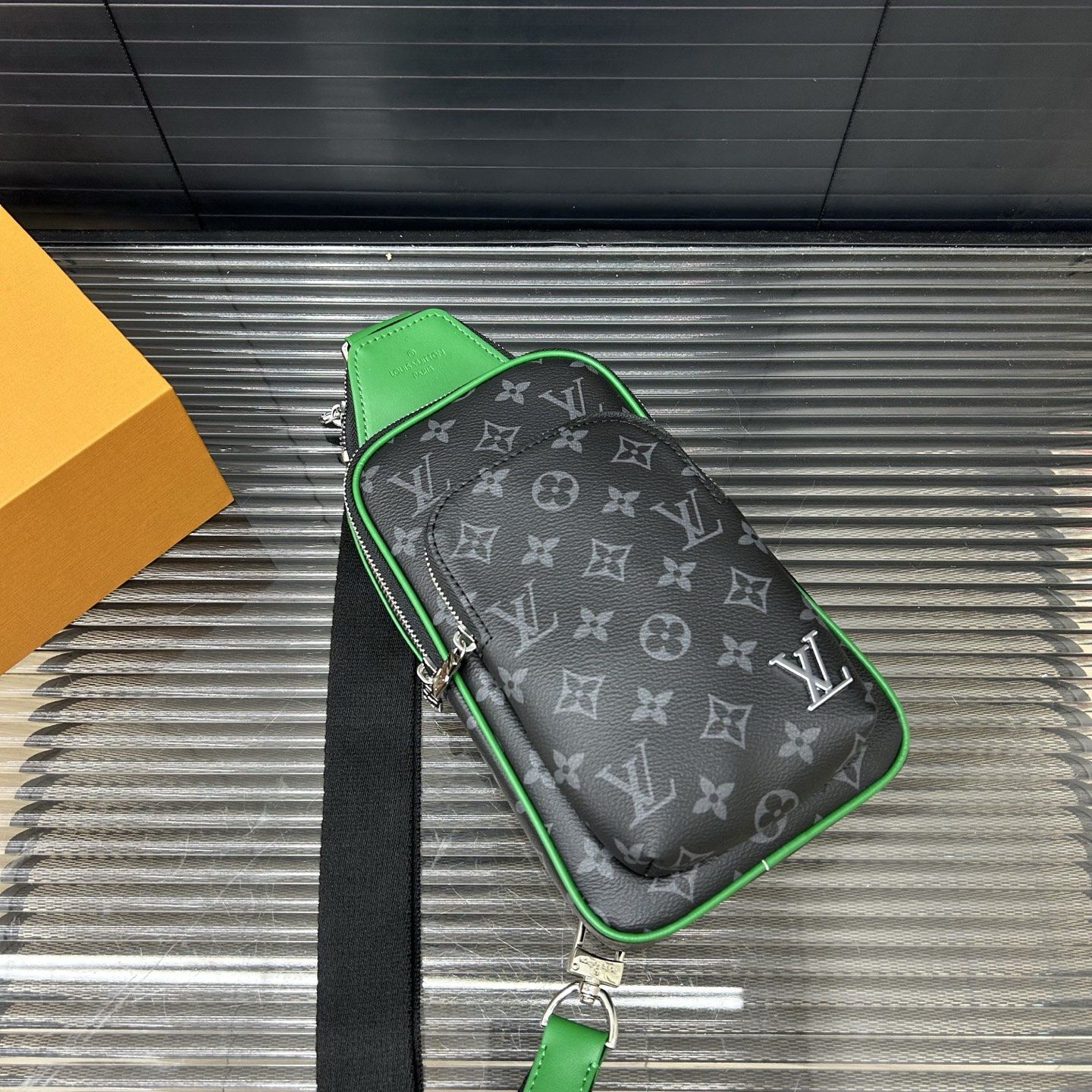 ルイヴィトン Lv AVENUE ウエストバッグ ボディバッグ レザー A31090