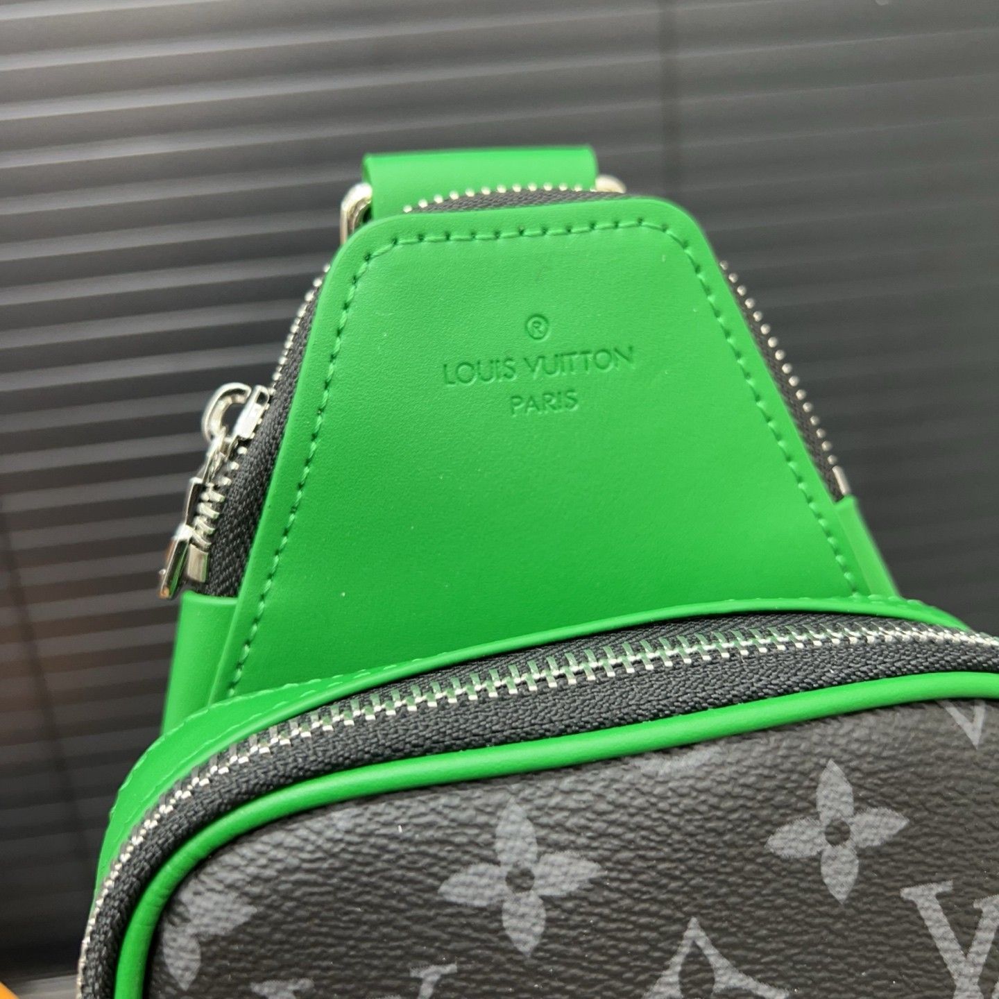 ルイヴィトン Lv AVENUE ウエストバッグ ボディバッグ レザー A31090