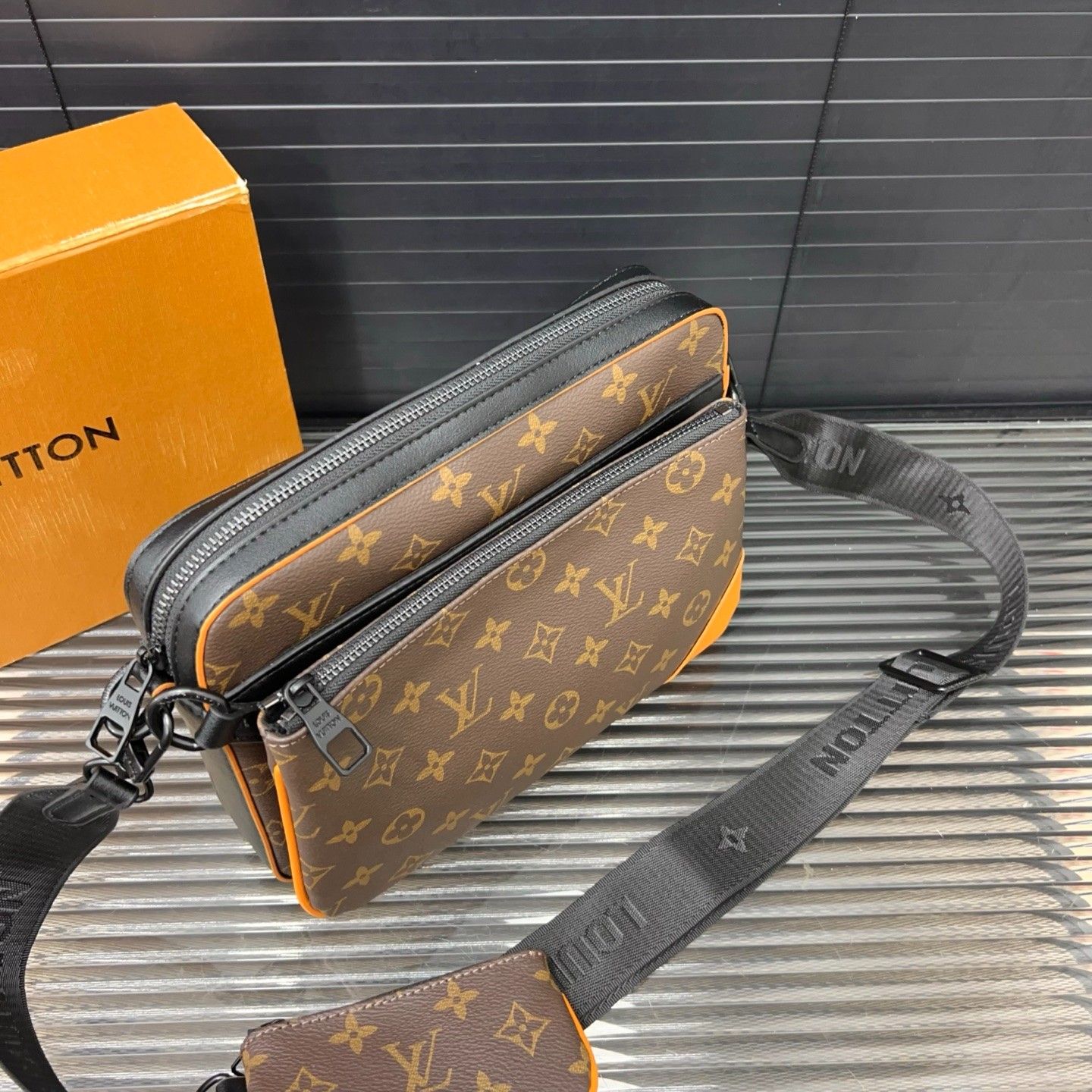 ルイヴィトン LV TRIO ショルダーバッグ メッセージバッグ A31086