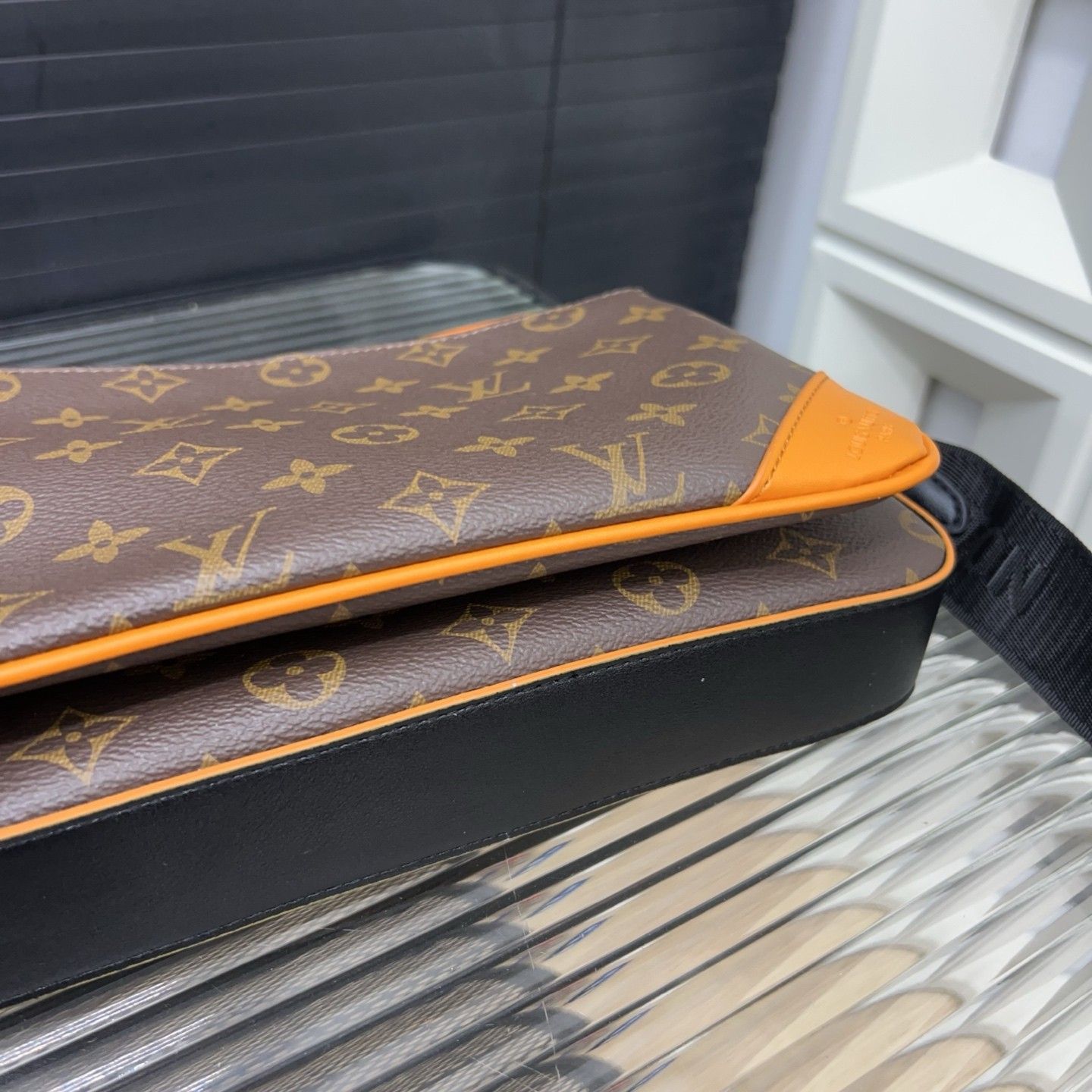 ルイヴィトン LV TRIO ショルダーバッグ メッセージバッグ A31086