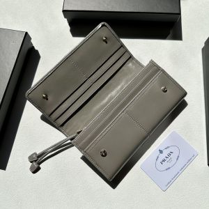 プラダ 長財布 ウォレット 二つ折り財布 クラシック A31088