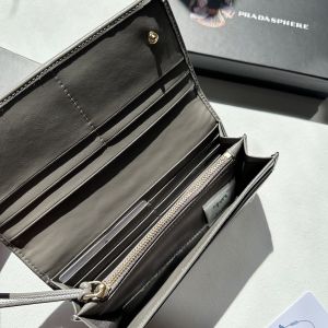 プラダ 長財布 ウォレット 二つ折り財布 クラシック A31088