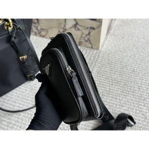 プラダ ショルダーバッグ スマホポーチ 携帯バッグ カジュアル A31138