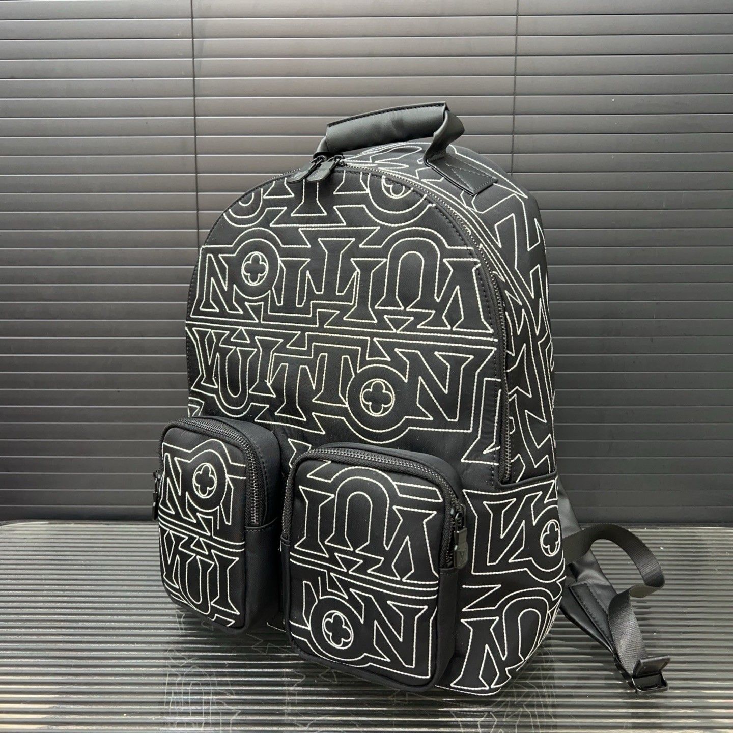 ルイヴィトン LV  MULTIPOCKET 刺繍入りバックパックA31121
