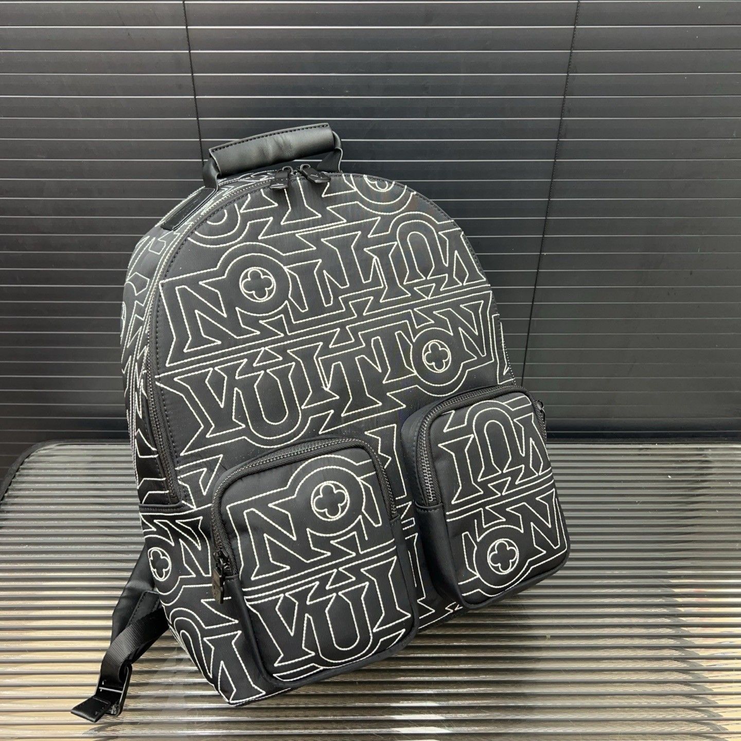ルイヴィトン LV  MULTIPOCKET 刺繍入りバックパックA31121