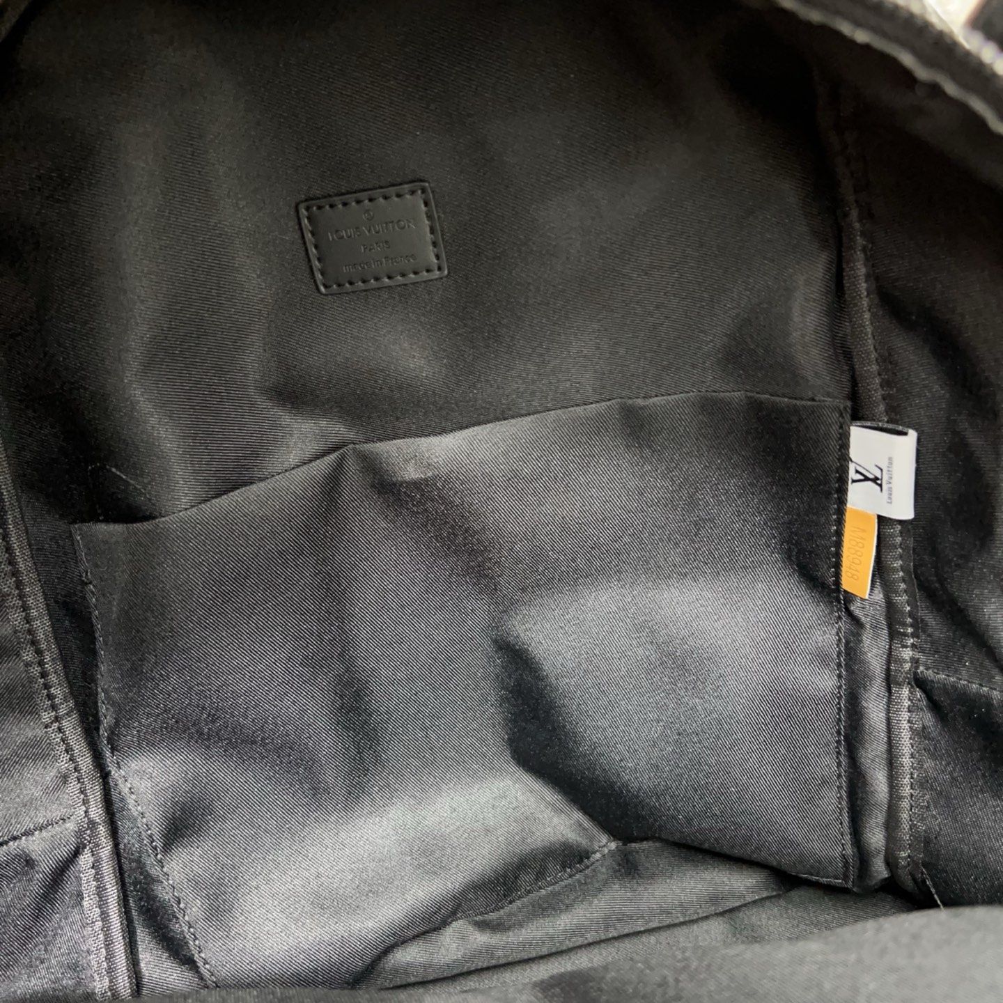ルイヴィトン LV  MULTIPOCKET 刺繍入りバックパックA31121