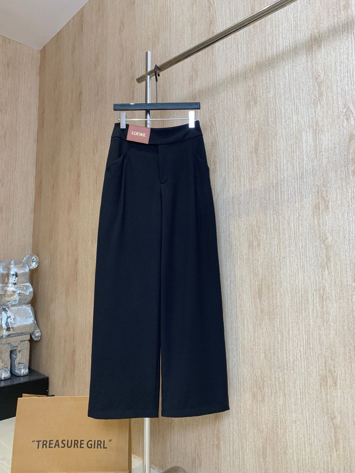 ロエベ カジュアルパンツ レディース オシャレ A31136