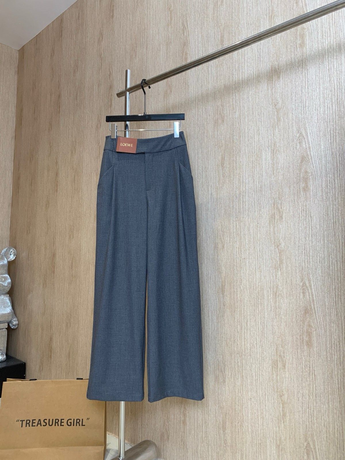 ロエベ カジュアルパンツ レディース オシャレ A31136