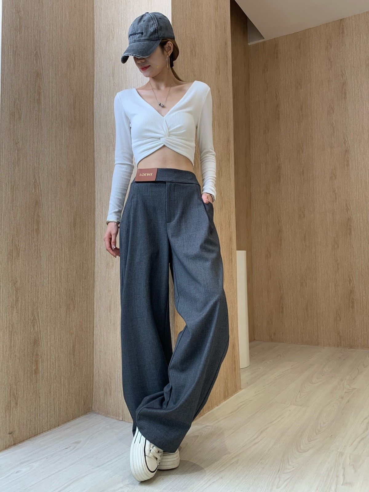 ロエベ カジュアルパンツ レディース オシャレ A31136