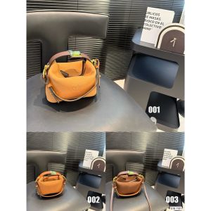 ロエベ スエードバッグ ショルダーバッグ 可愛い A31161