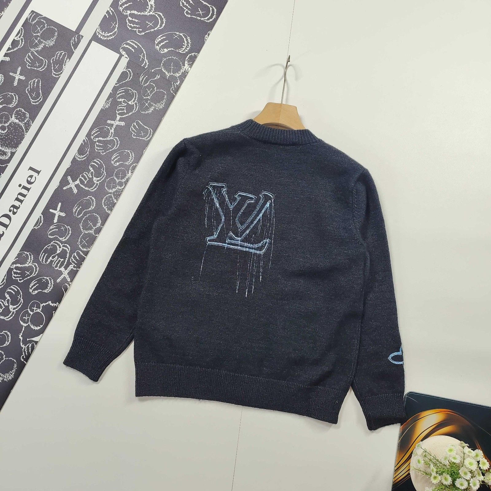 ルイヴィトン ニットカーディガン セーター 秋冬新作 刺繍 Vネック A31147