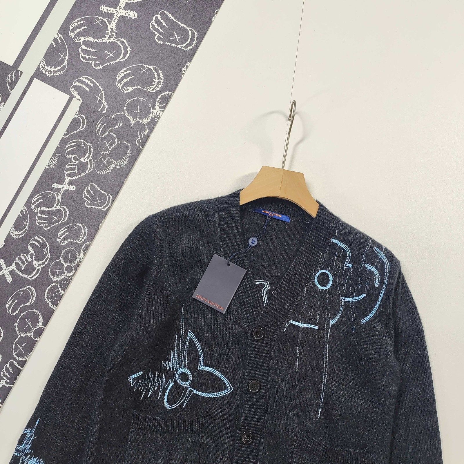 ルイヴィトン ニットカーディガン セーター 秋冬新作 刺繍 Vネック A31147