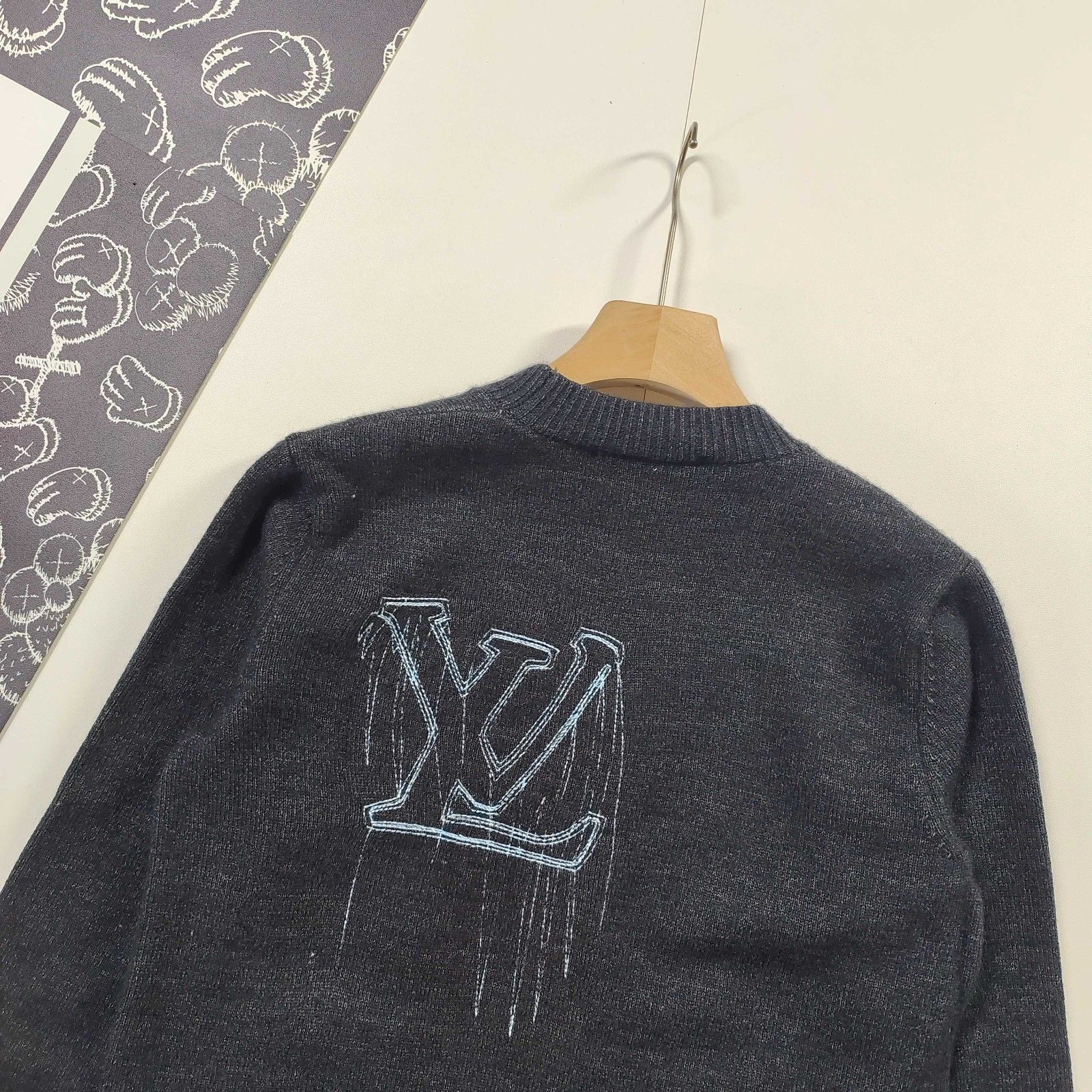 ルイヴィトン ニットカーディガン セーター 秋冬新作 刺繍 Vネック A31147
