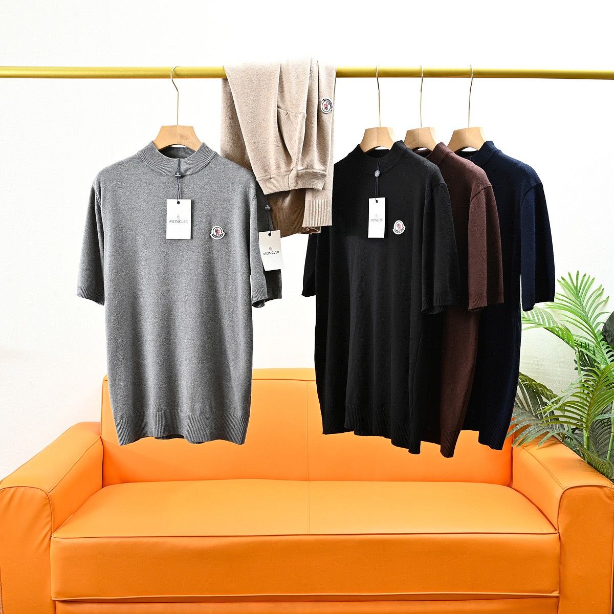 モンクレール ニット半袖Tシャツ クルーネックス カジュアル A31178