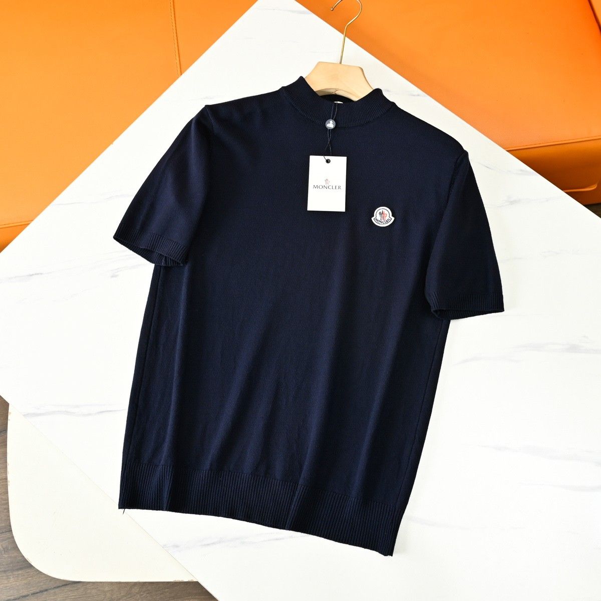 モンクレール ニット半袖Tシャツ クルーネックス カジュアル A31178