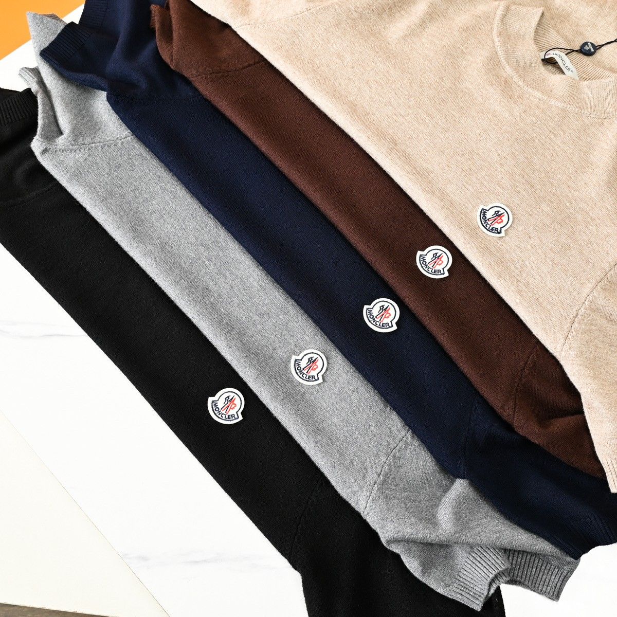 モンクレール ニット半袖Tシャツ クルーネックス カジュアル A31178