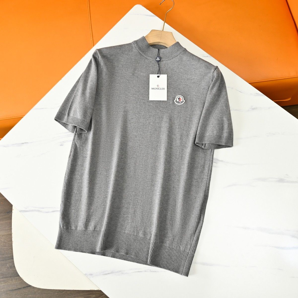 モンクレール ニット半袖Tシャツ クルーネックス カジュアル A31178