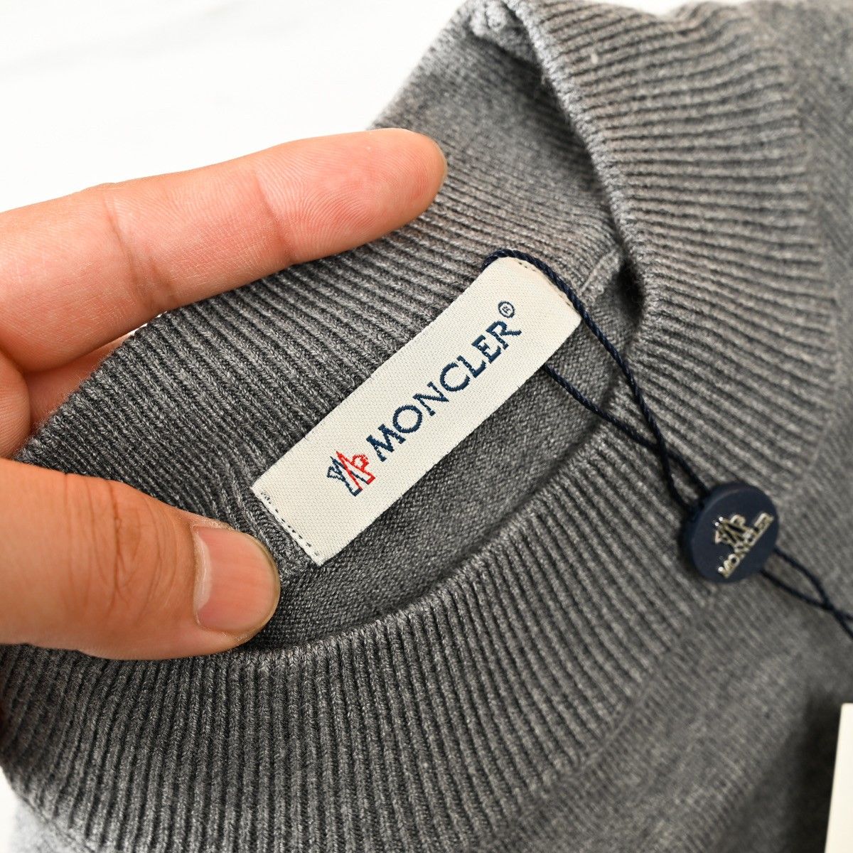 モンクレール ニット半袖Tシャツ クルーネックス カジュアル A31178