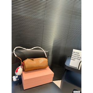 ミュウミュウ ホーボーバッグ ハンドバッグ 高級感 オシャレ A31220
