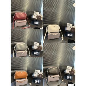 バレンシアガ ショルダーバッグ レザー 高級感 A31217