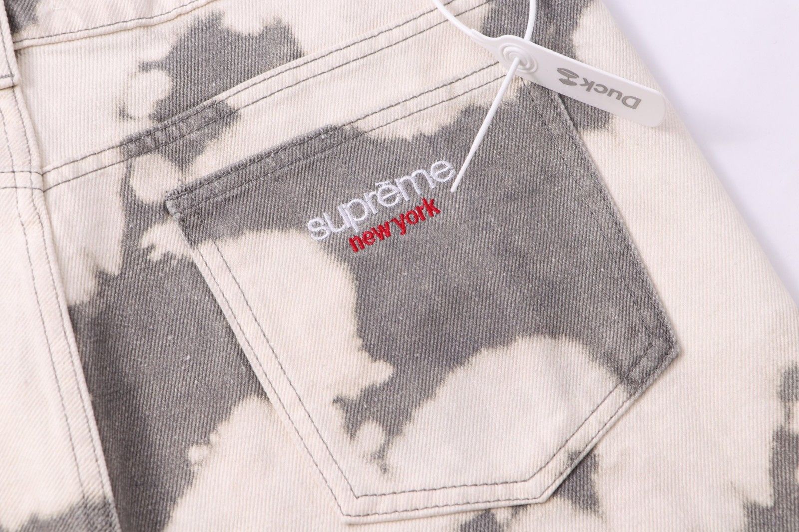 シュプリーム ジーンズ メンズ 迷彩 刺繍ロゴ A31247