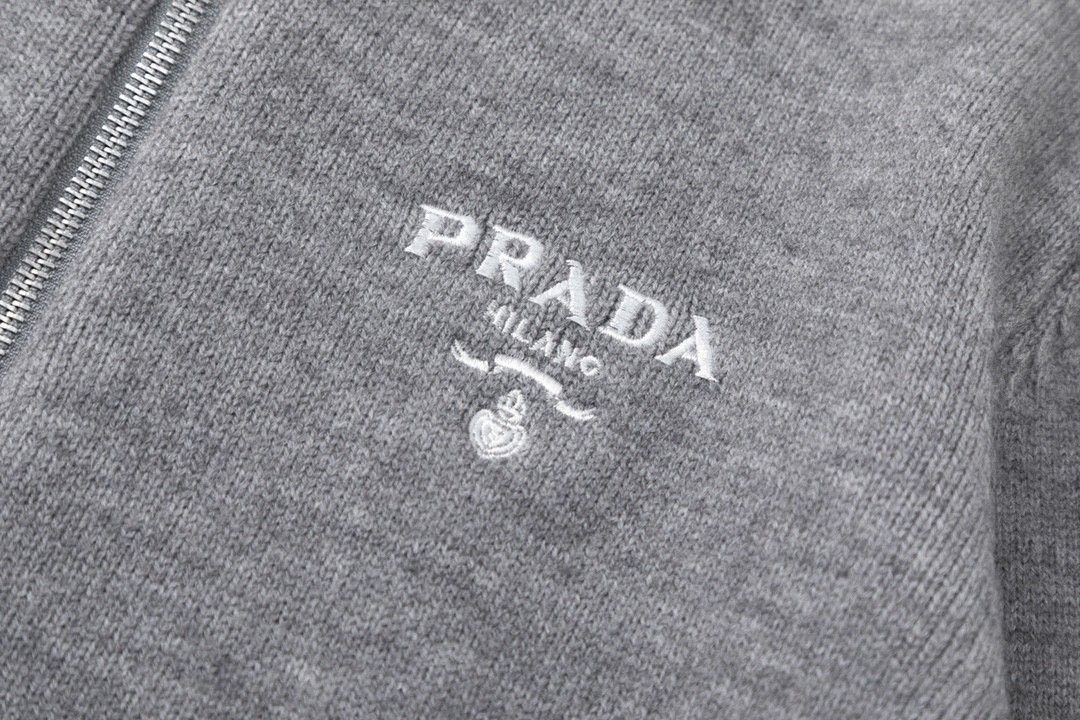 プラダ ニットジャケット セーター 刺繍ロゴ A31267