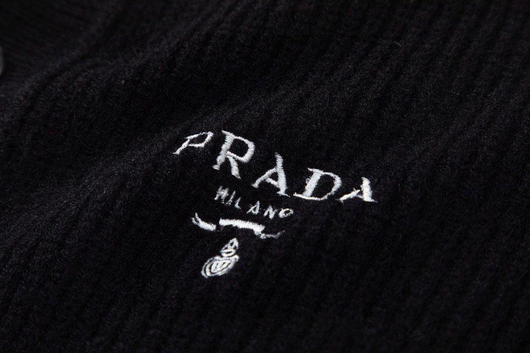 プラダ ニットカーディガン 刺繍ロゴ A31266