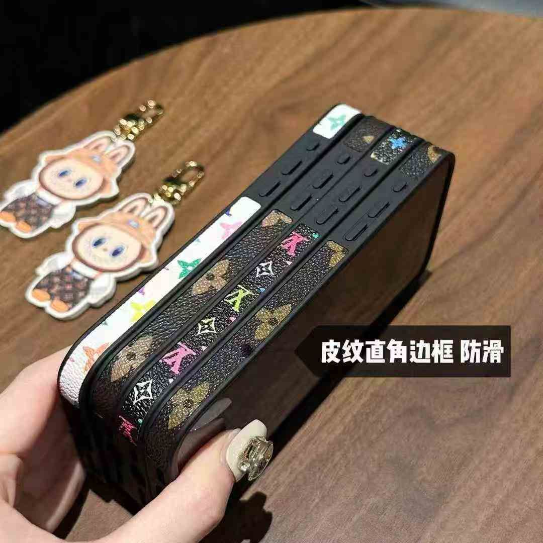 ルイヴィトン iPhone16/15/14/13ケース ストラップ付き