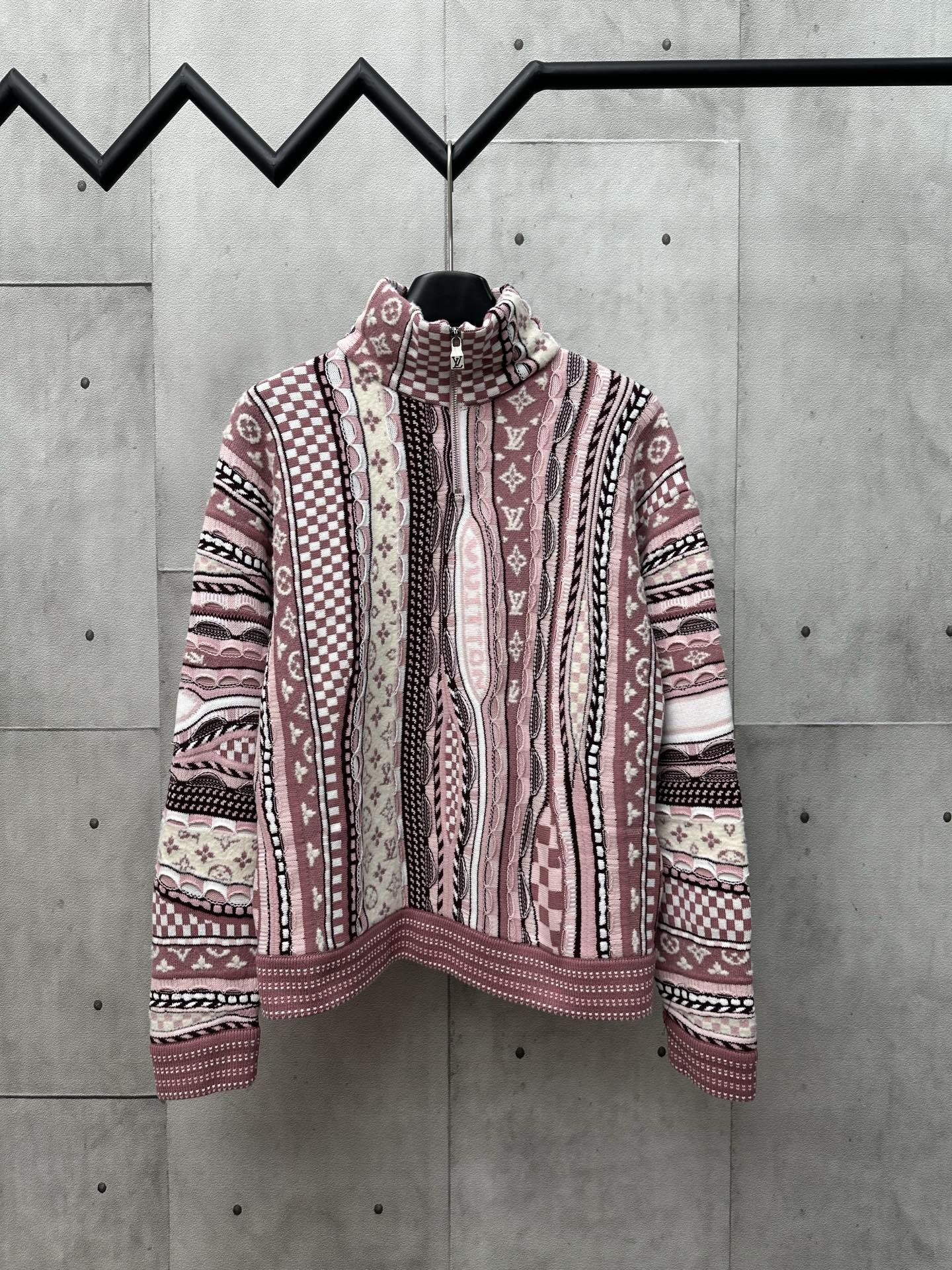 ルイヴィトン Nigo ハーフジップスタンドカラーセーター 高品質 A31277