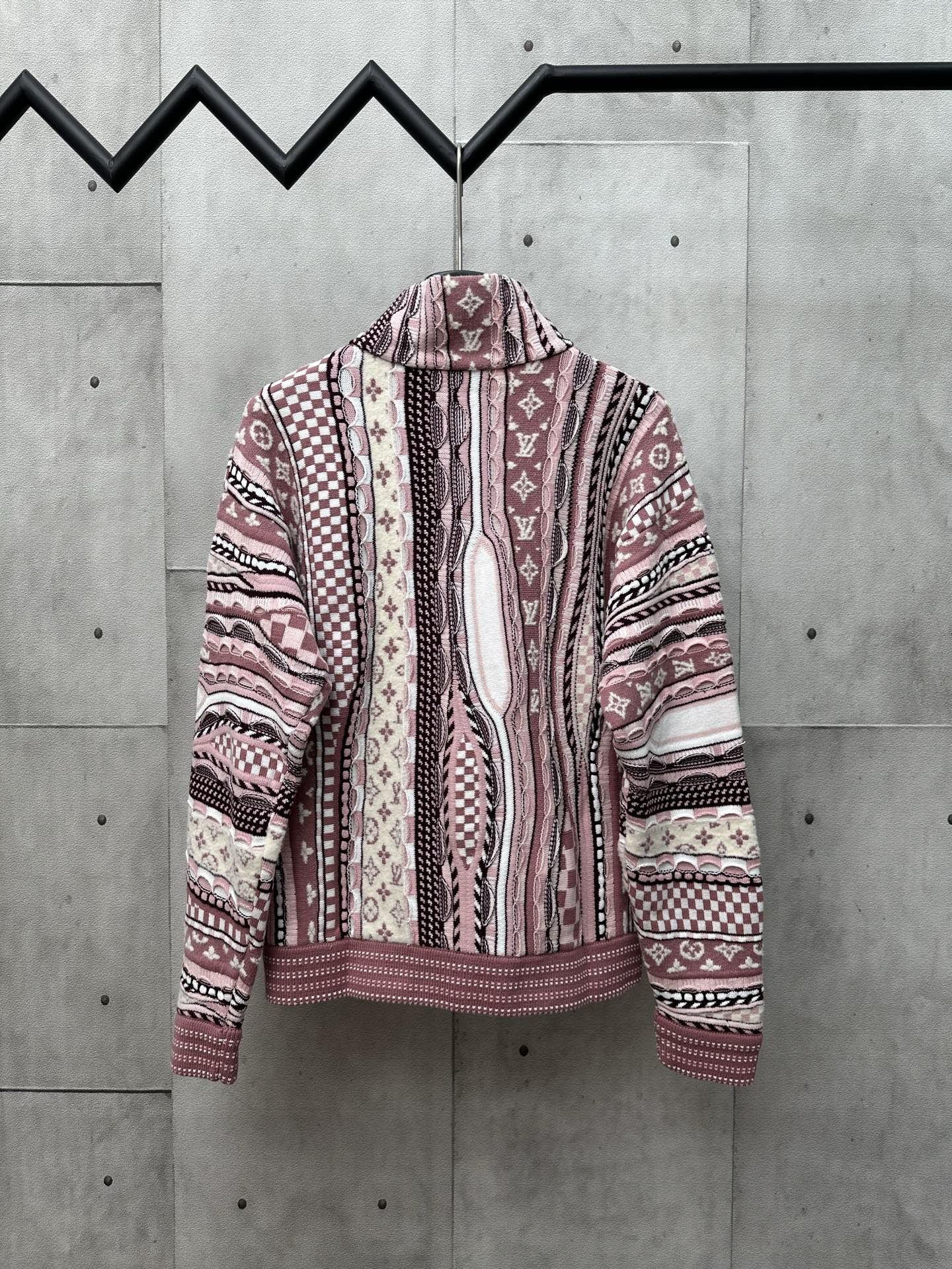 ルイヴィトン Nigo ハーフジップスタンドカラーセーター 高品質 A31277