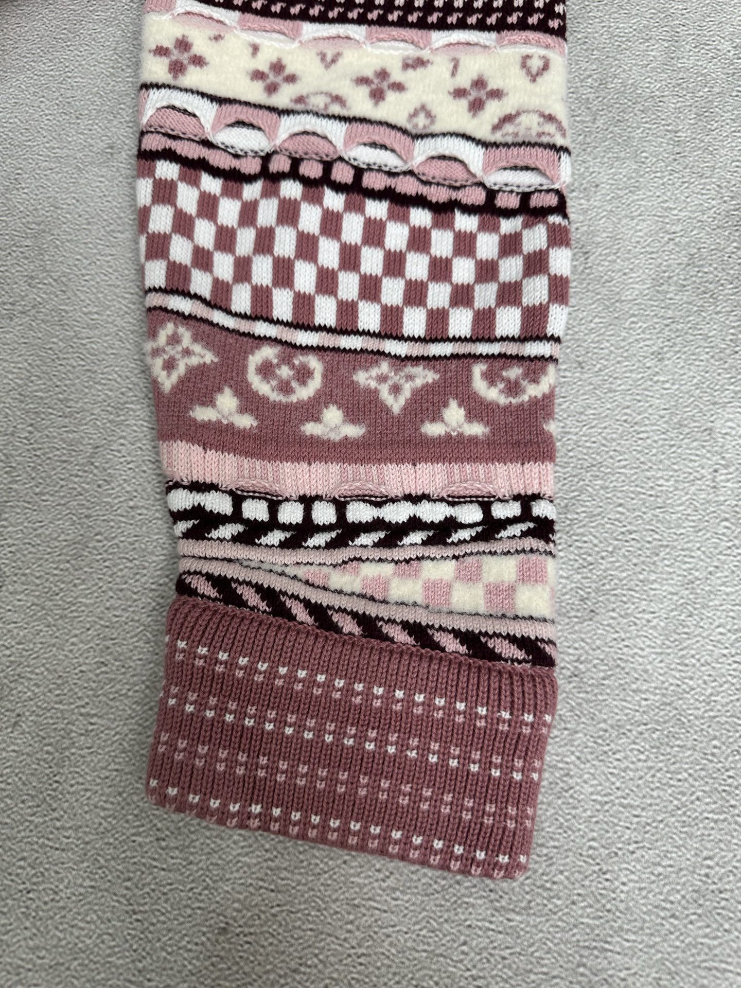 ルイヴィトン Nigo ハーフジップスタンドカラーセーター 高品質 A31277