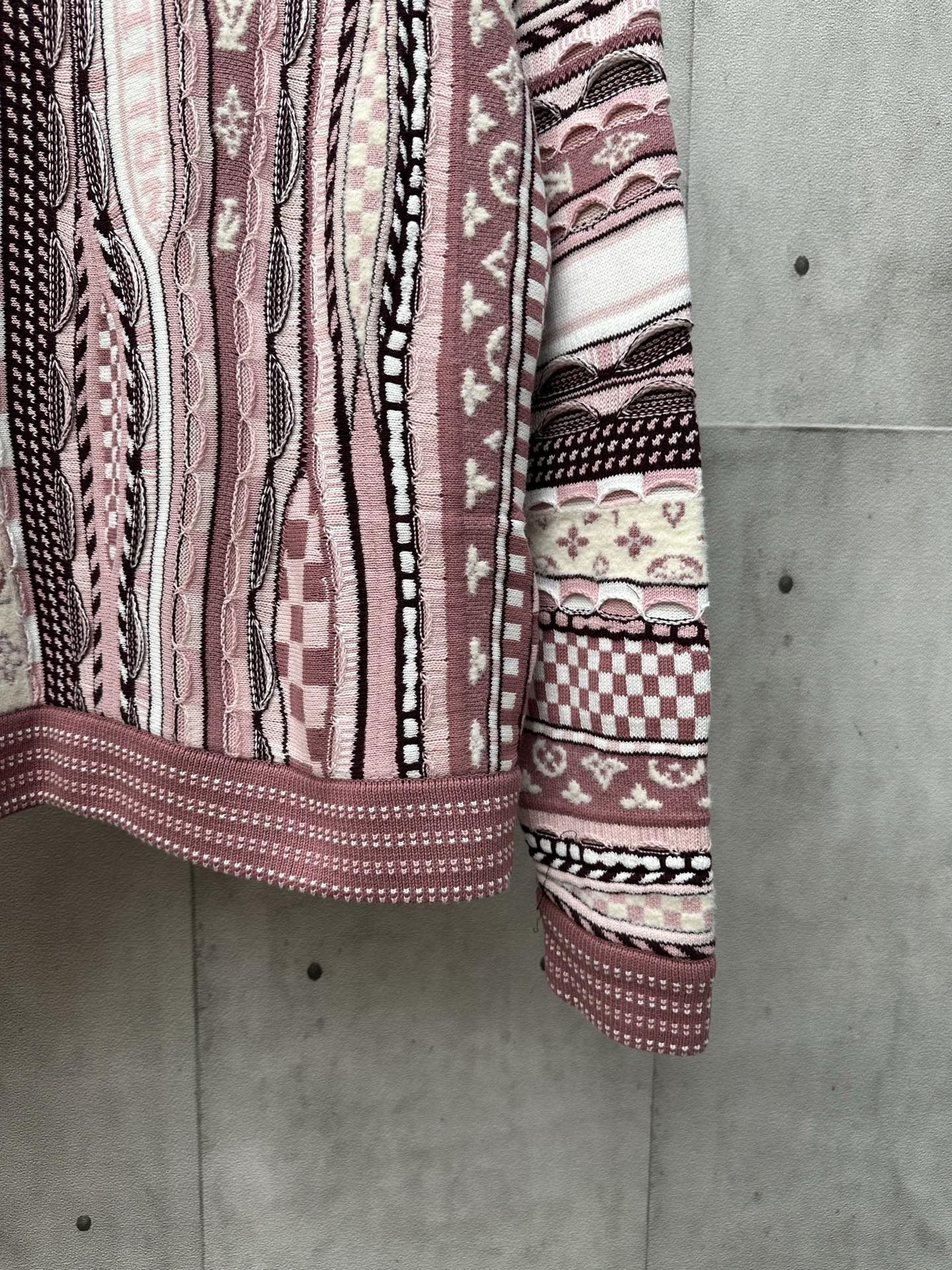 ルイヴィトン Nigo ハーフジップスタンドカラーセーター 高品質 A31277