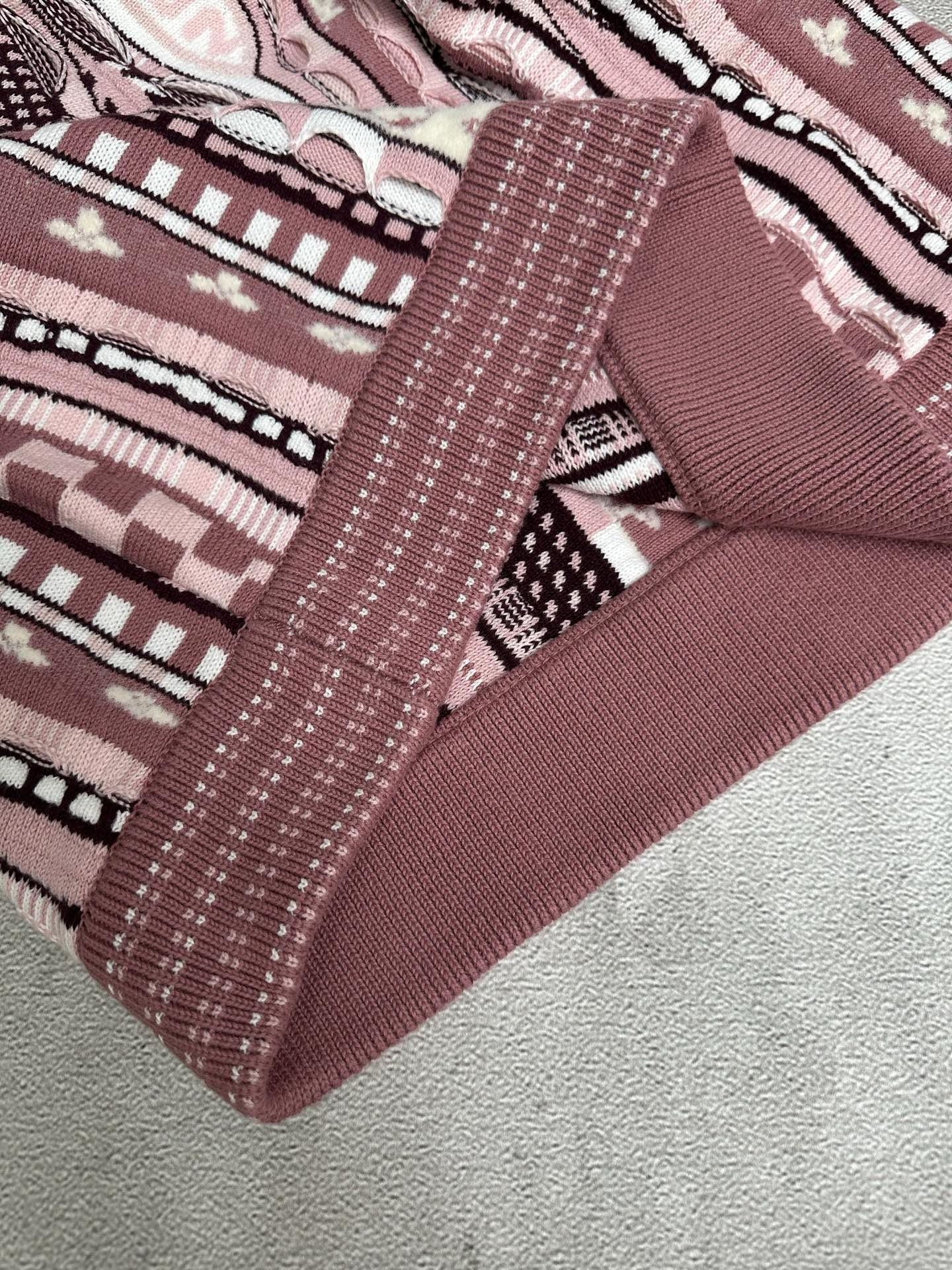 ルイヴィトン Nigo ハーフジップスタンドカラーセーター 高品質 A31277