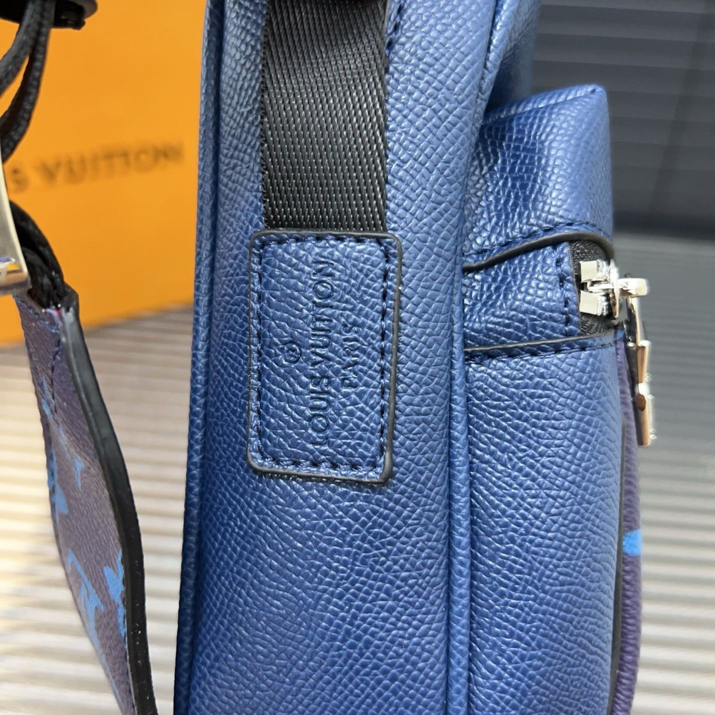 ルイヴィトン LV OUTDOOR メッセンジャーバッグ A31276