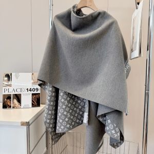 ルイヴィトン 大判ストール 両面使いの超保温マルチケープ ブランケット A31351