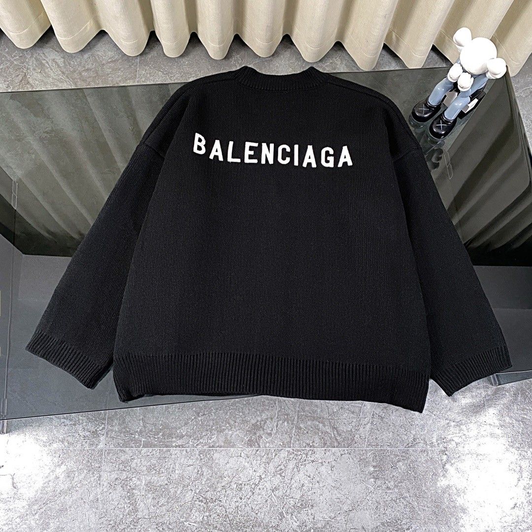 バレンシアガ Vネック カーディガン 厚手 秋冬 刺繍 A31368