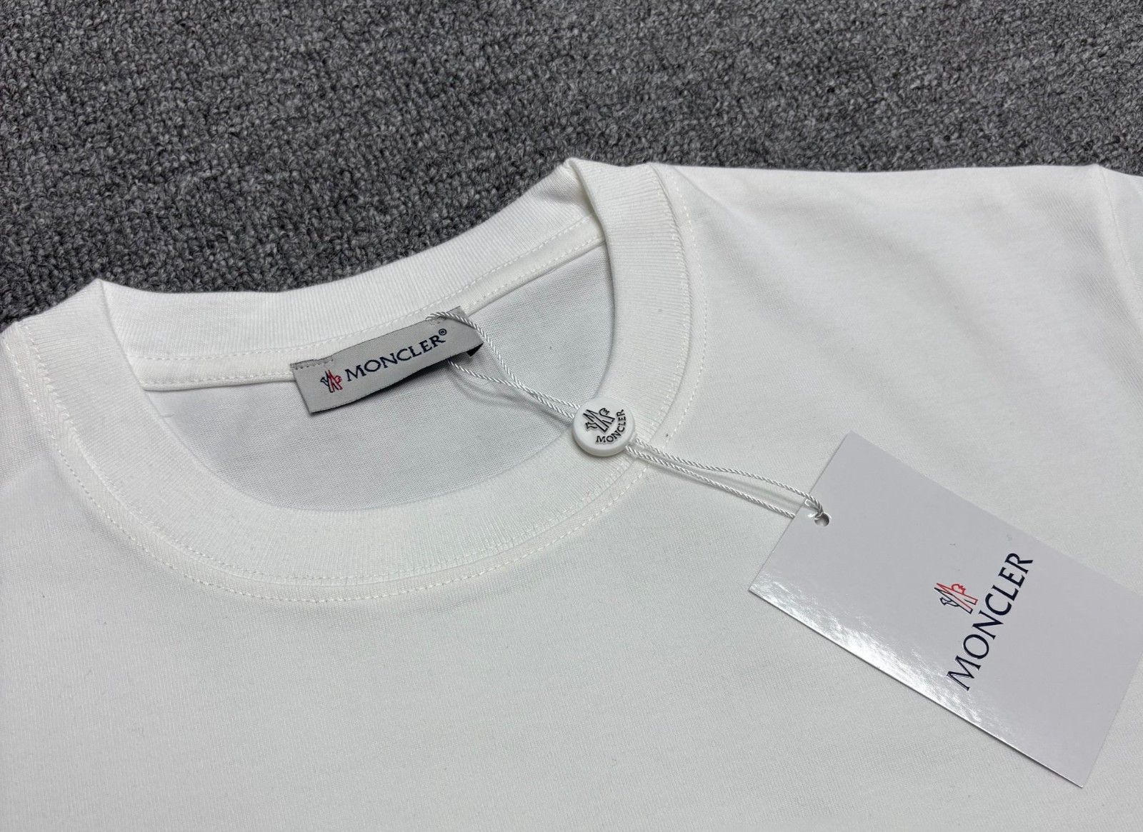 モンクレール 長袖Tシャツ ロンT プリント OSサイズ A31386