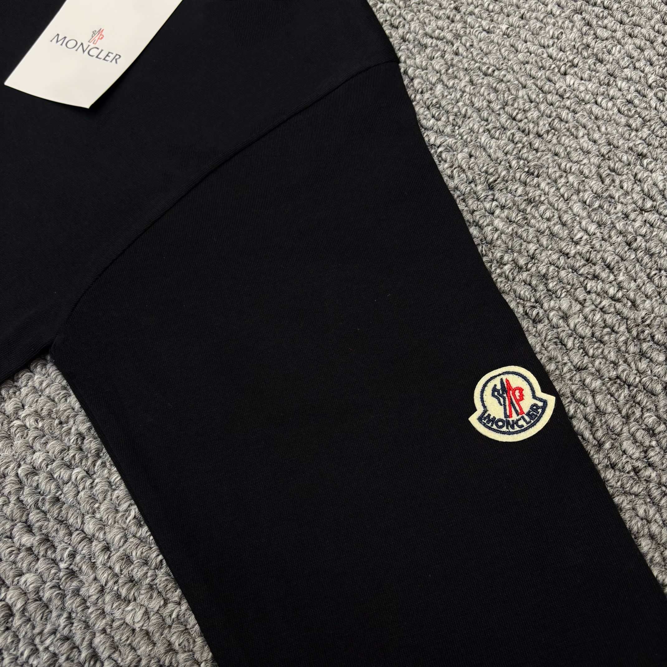 モンクレール 長袖Tシャツ ロンT プリント OSサイズ A31385