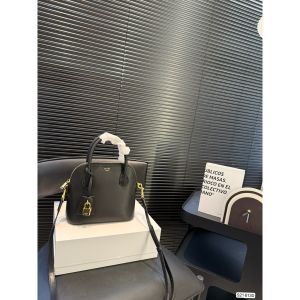 セリーヌ ショルダーバッグ ハンドバッグ オシャレ A31410