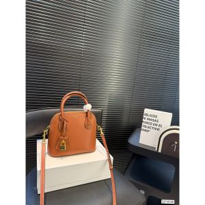 セリーヌ ショルダーバッグ ハンドバッグ オシャレ A31410