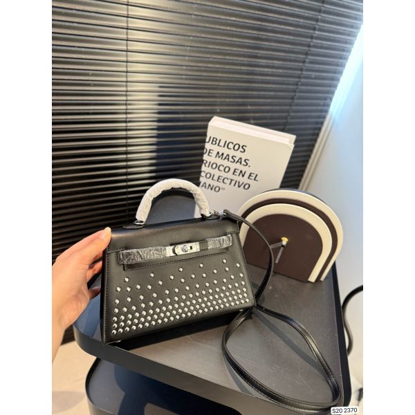 エルメス ショルダーバッグ ブラック mini Kelly2 A31409