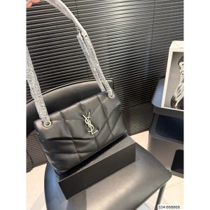 イヴ・サンローラン ショルダーバッグ 可愛い レザー A31450
