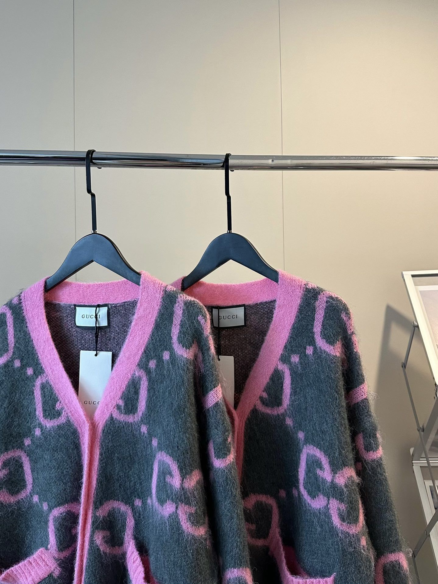 グッチ ニットカーディガン ジャケット 可愛い ゆったり A31508