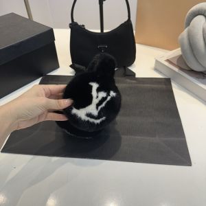 ルイヴィトン イヤーマフ 耳あて 防寒 冬 黒 白 暖かい もこもこ A31502