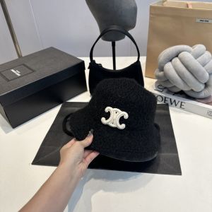 セリーヌ 秋冬新作のバケットハット ニット レディース A31500