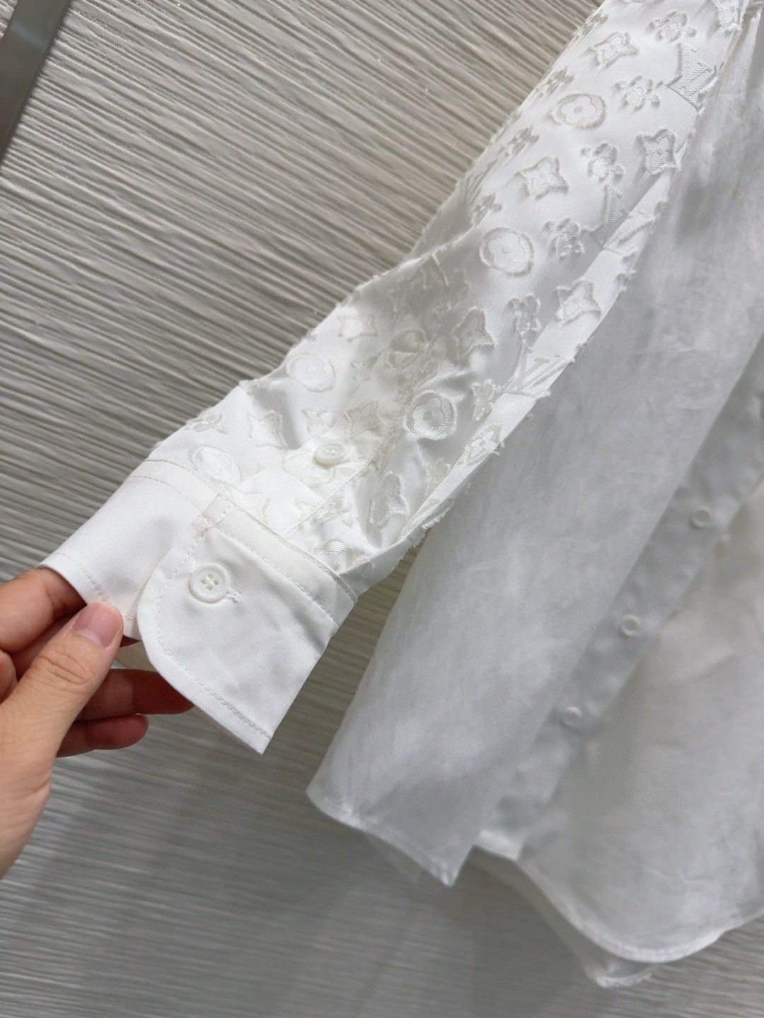 ルイヴィトン 長袖シャツ レディース オシャレ A31525