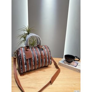 ルイヴィトン SPEEDY P9 BANDOULIÈRE30 ショルダーバッグ A31562