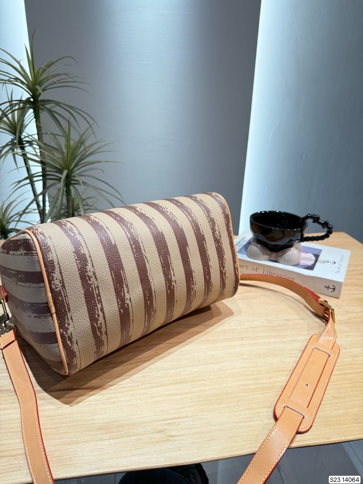 ルイヴィトン SPEEDY P9 BANDOULIÈRE30 ショルダーバッグ A31562