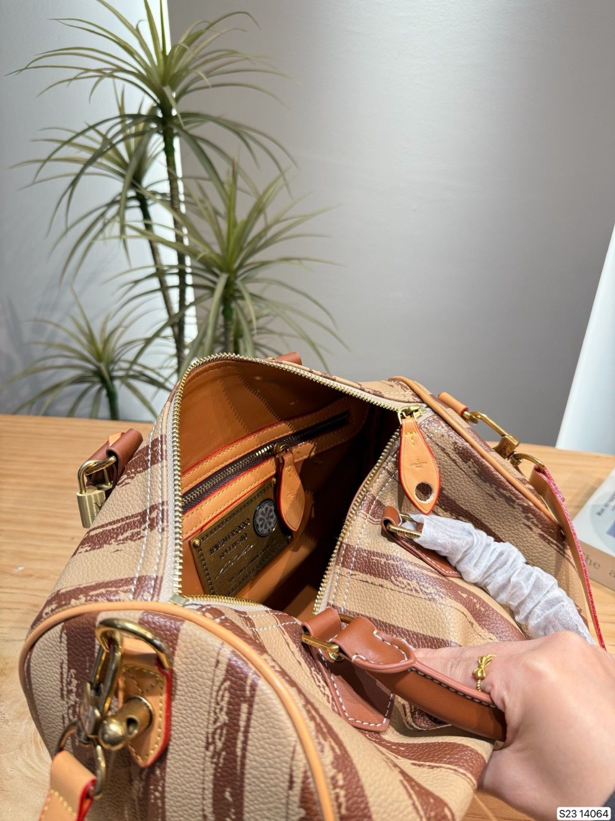 ルイヴィトン SPEEDY P9 BANDOULIÈRE30 ショルダーバッグ A31562
