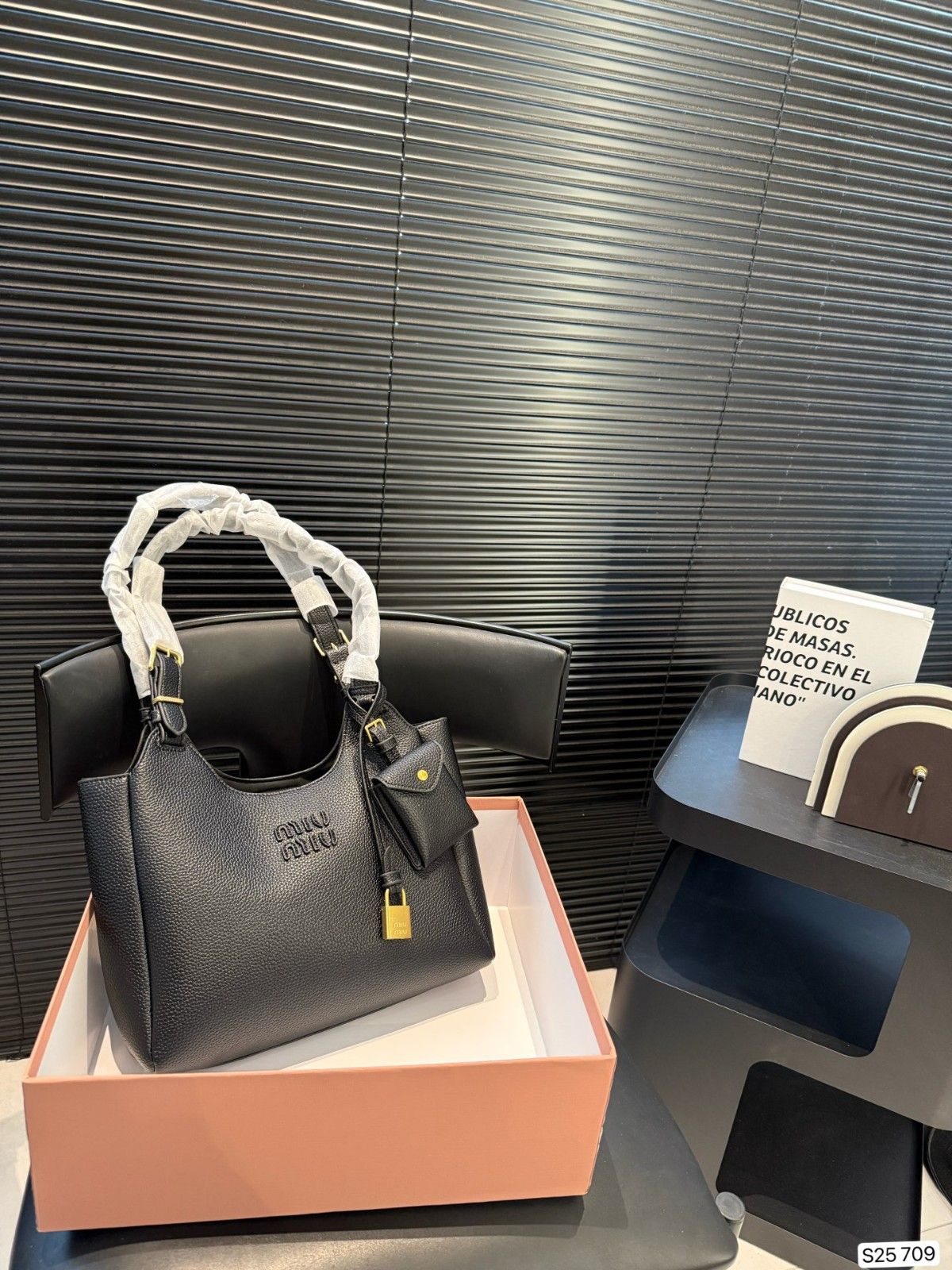 ミュウミュウ ハンドバッグ レザー ショルダー A31559